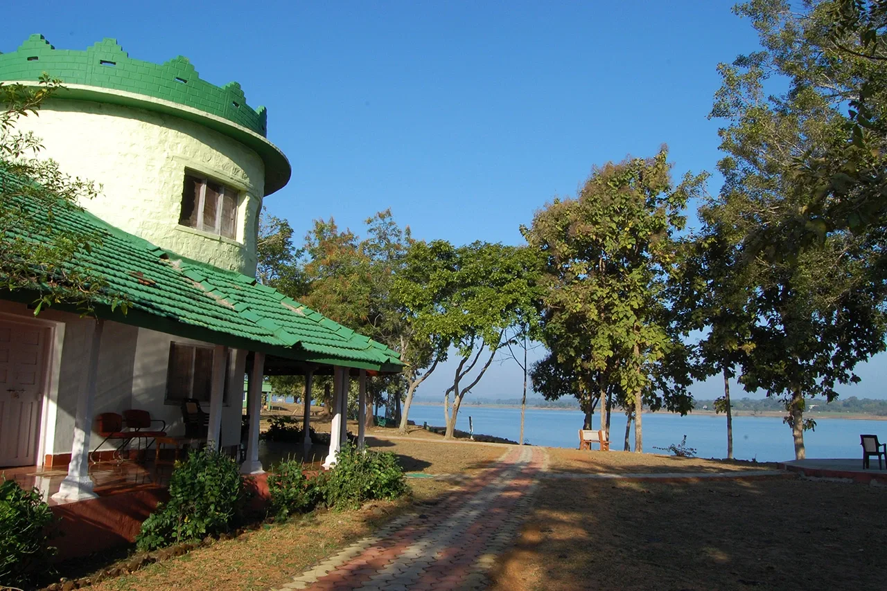 Satpura Jeep, Boat & Walking Safari Package at Satpura National Park